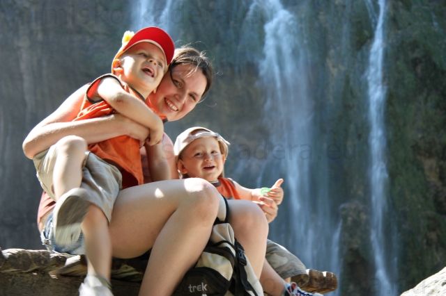 Pri veľkom vodopáde - spolu s maminou a Kubim